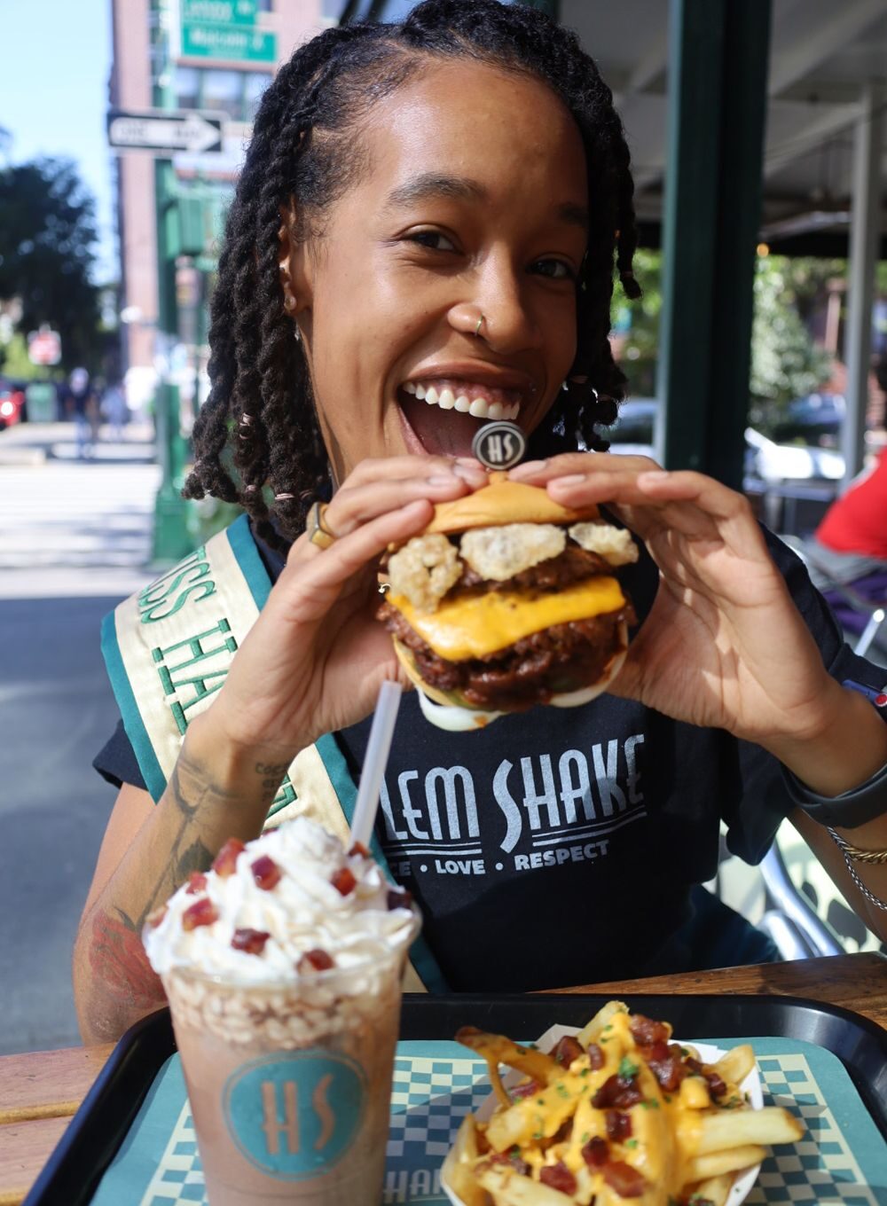 Ms Harlem Shake enjoying the Big Apple PigOut special