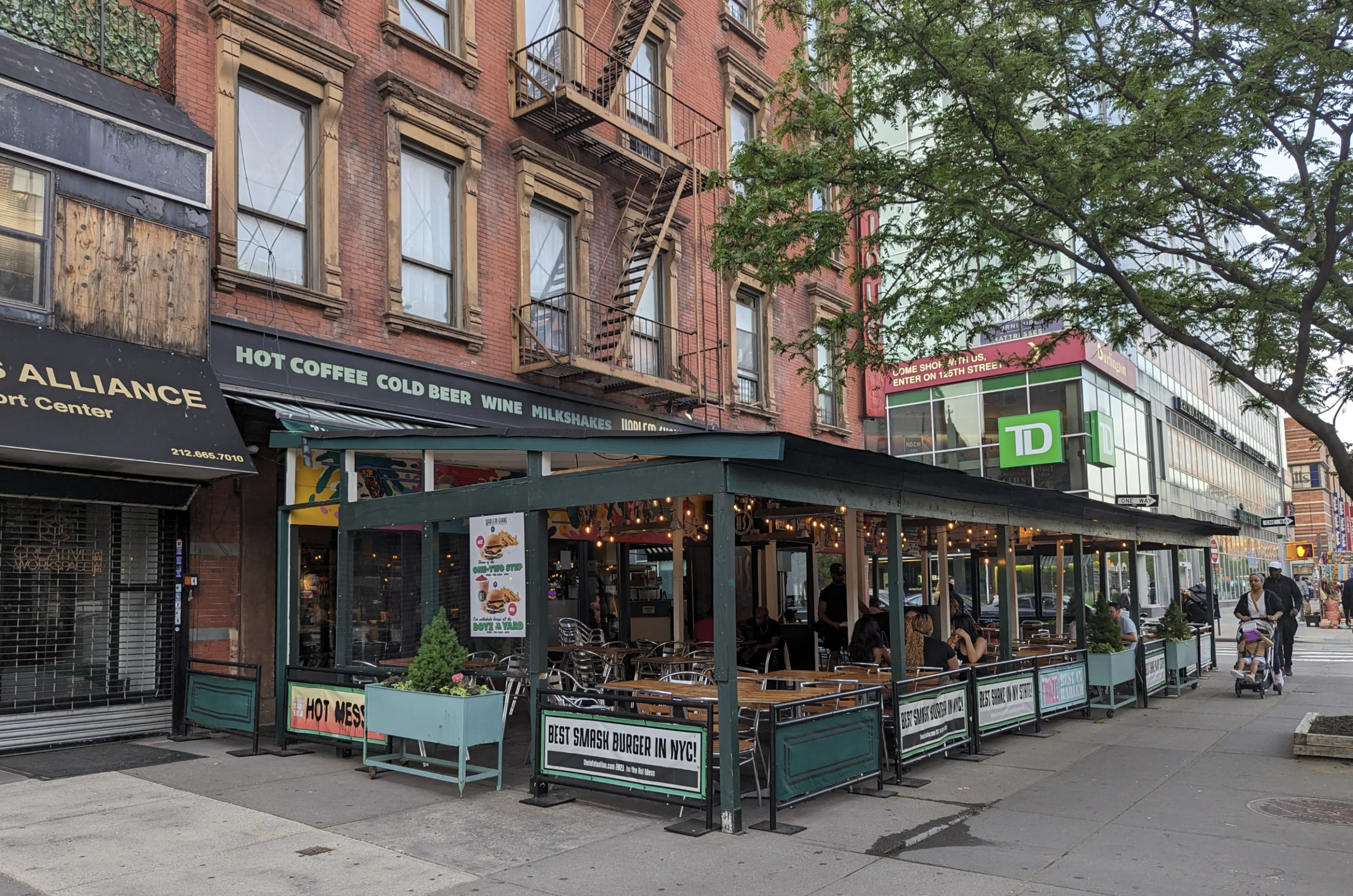 Harlem Shake outdoor dining